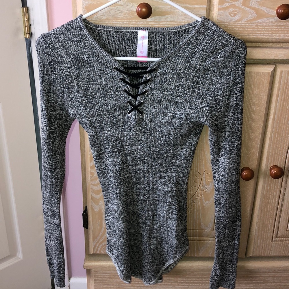 Grey knitted top! Super stretchy